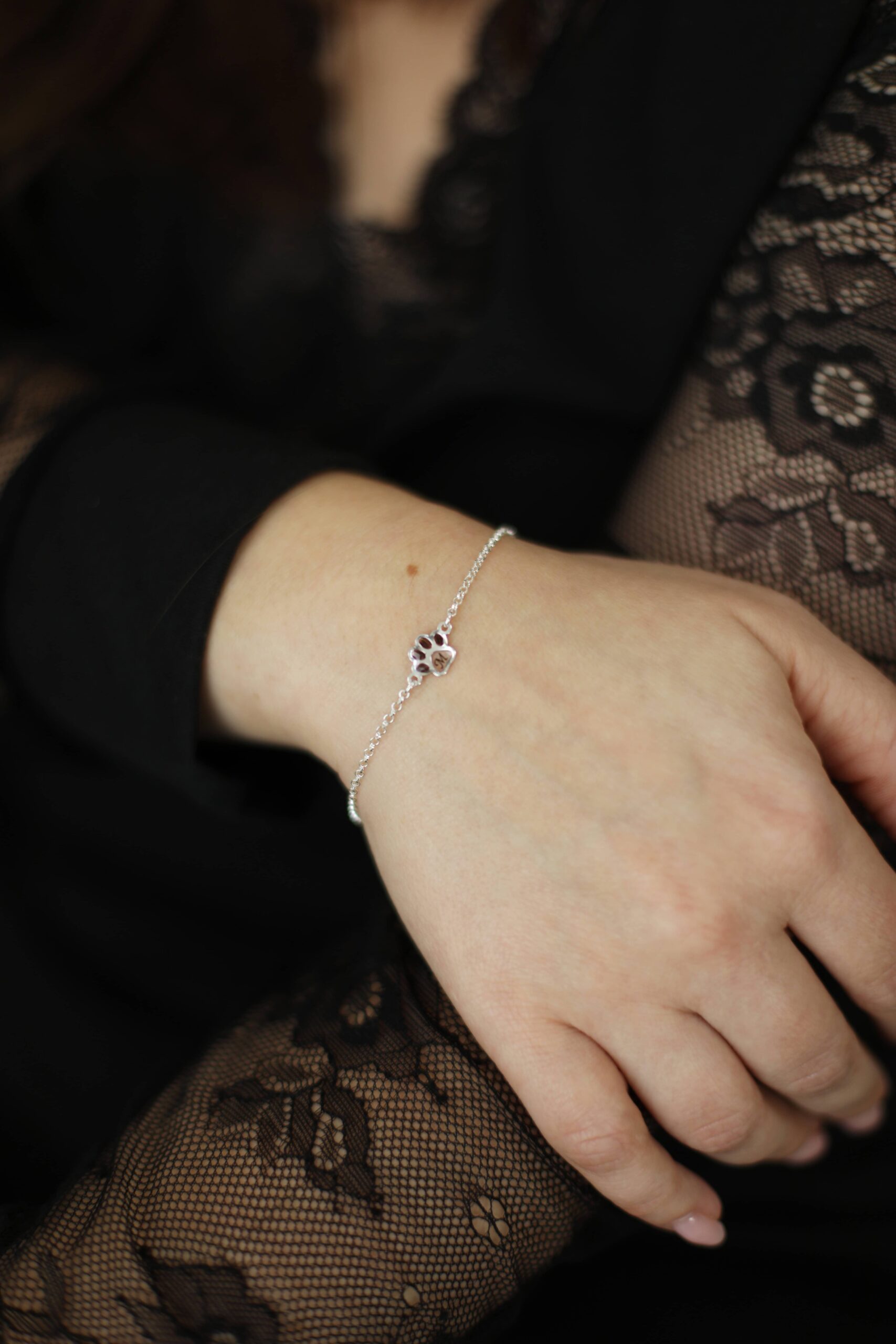 Bransoletka z sierścią zwierząt w kształcie łapki (srebro 925) - obrazek 3