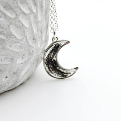 Księżyc lunula duży z włosami lub sierścią zwierząt (srebro 925)