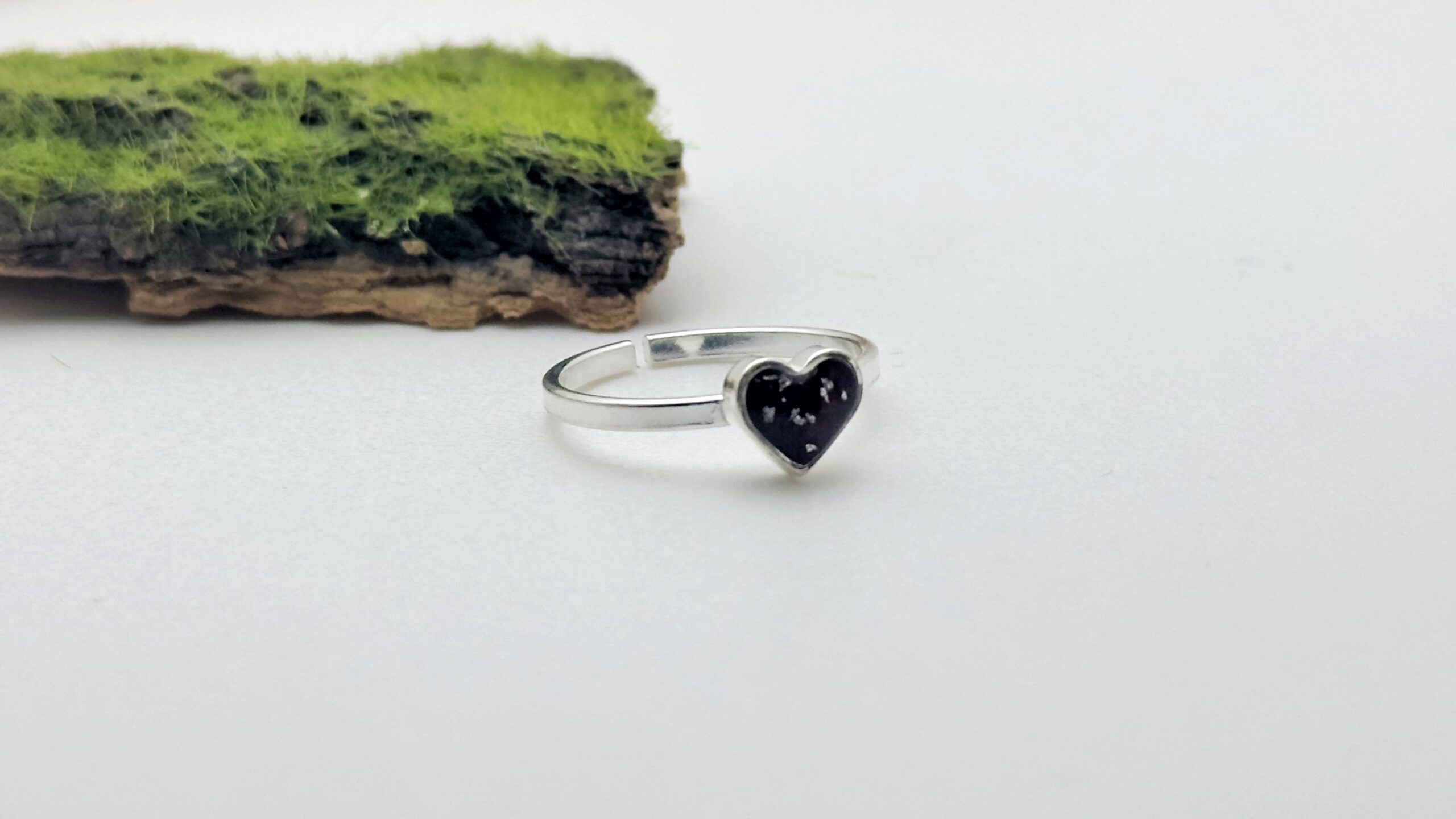 Pierścionek serduszko z kwiatami, włosami, prochami lub sierścią zwierząt (srebro 925) - obrazek 7