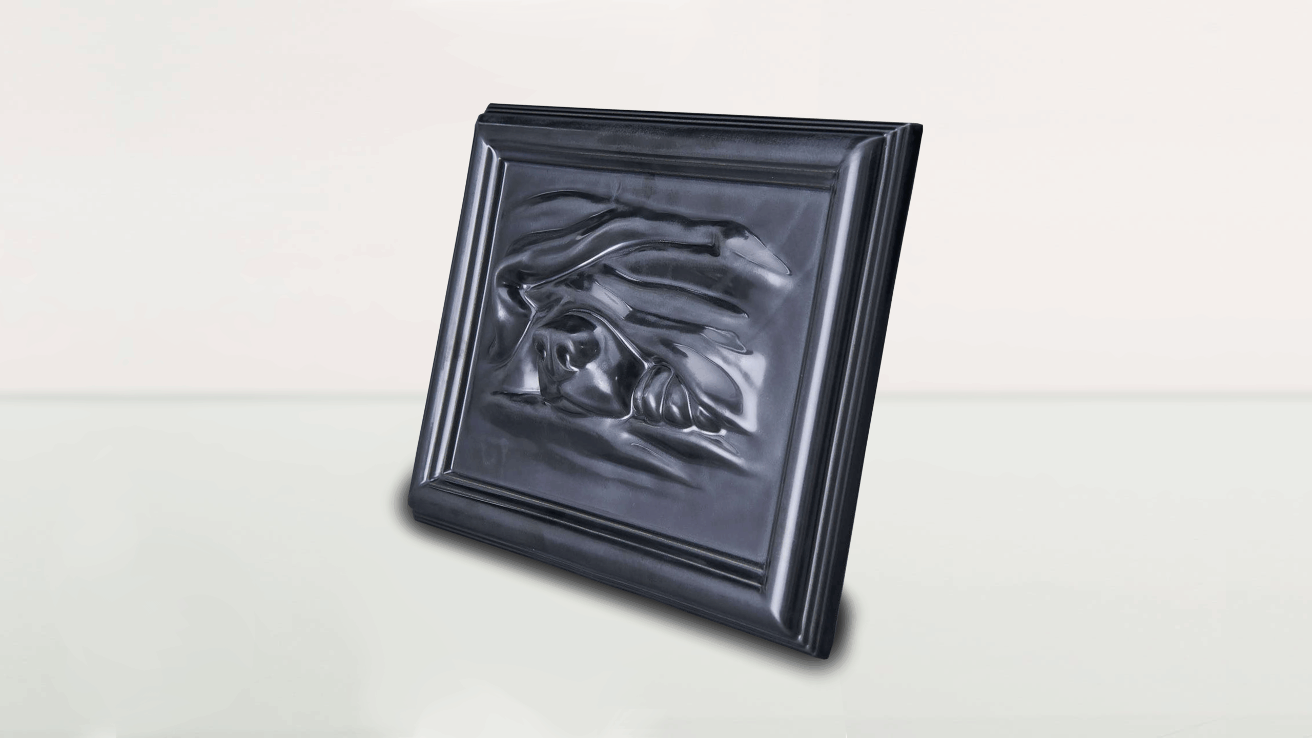 Urna płaskorzeźba szary mat - obrazek 3