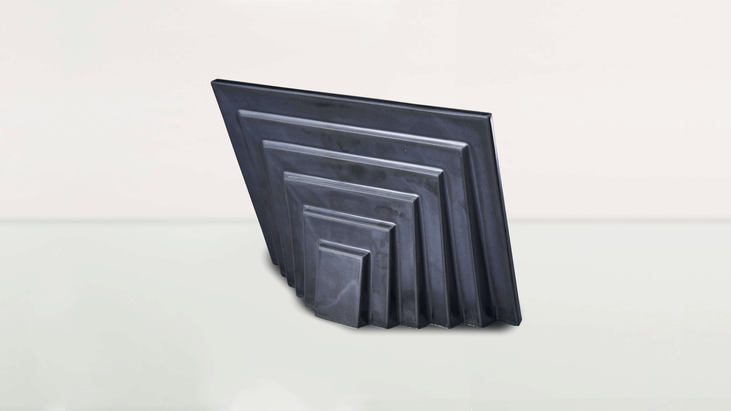 Urna płaskorzeźba szary mat - obrazek 2