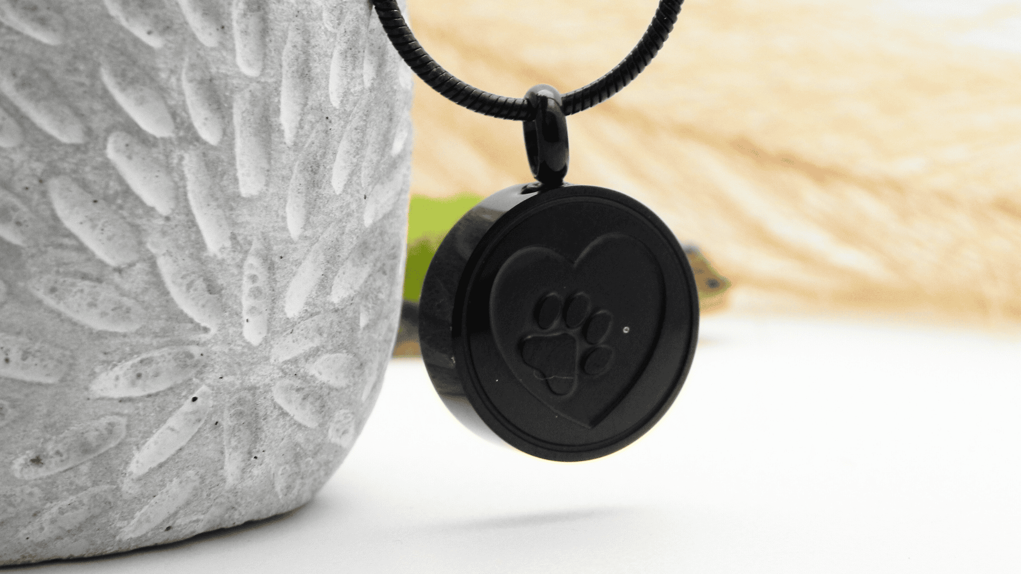 Mini urna na prochy naszyjnik łapka czarna - obrazek 3