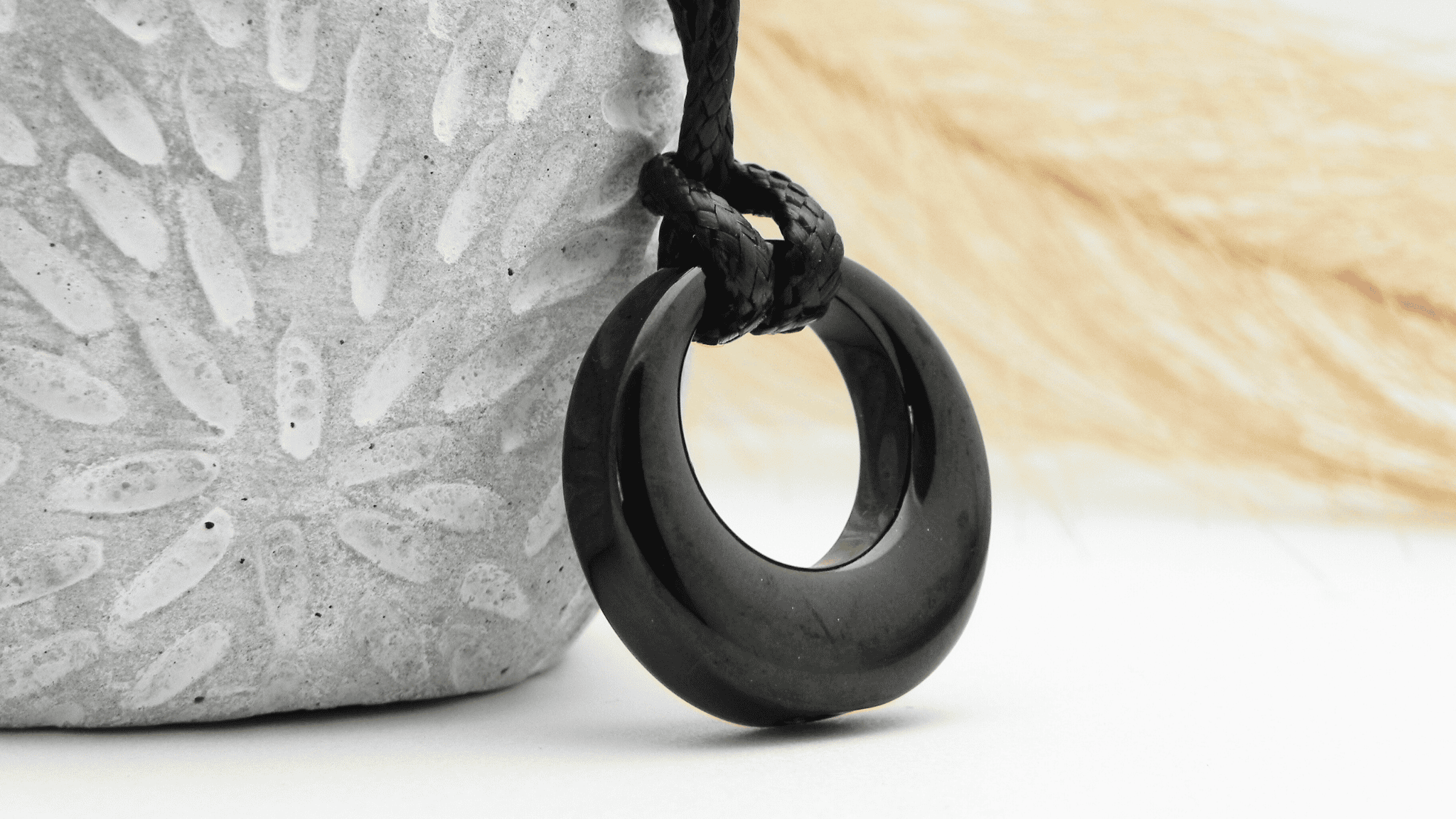 Mini urna na prochy naszyjnik koło czarne